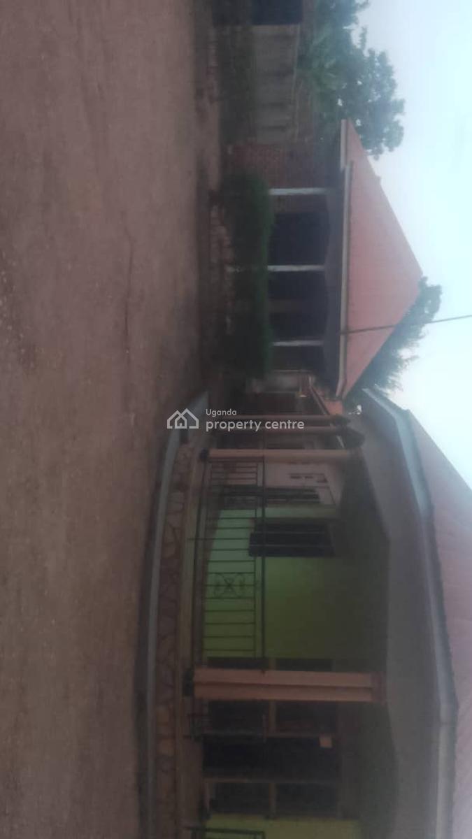 10 Bedroom Guesthouse, Wakiso, Central Region, House for Sale