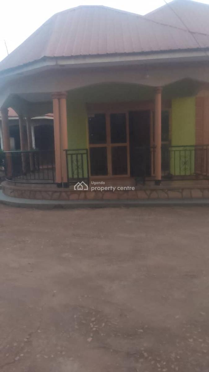 10 Bedroom Guesthouse, Wakiso, Central Region, House for Sale
