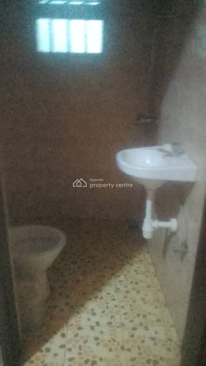 10 Bedroom Guesthouse, Wakiso, Central Region, House for Sale