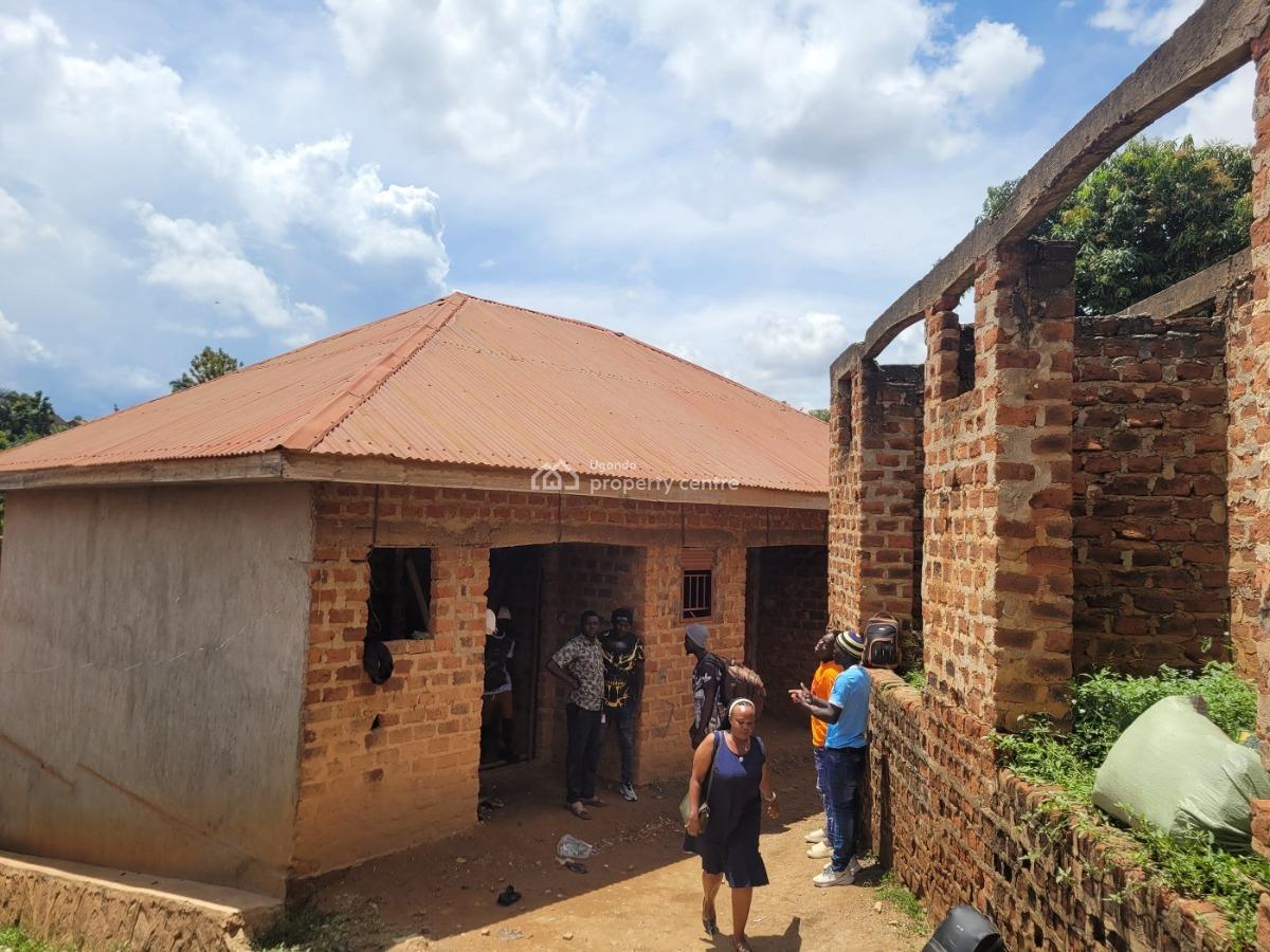 2 in 1 Houses - 1 Almost 90% Complete and Other Just Shell House., Kiteezi, Kampala, Central Region, Detached Bungalow for Sale