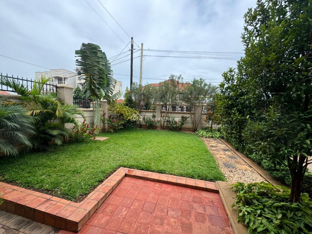 5 Bedroom House in Kira Mulawa, Mulawa, Kira Town, Wakiso, Central Region, Terraced Duplex for Sale