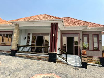 4 Bedroom House in Bwebajja Arkright Estate, Bwebajja Arkright Estate, Wakiso, Central Region, Terraced Bungalow for Sale