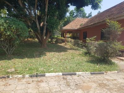 Residential Land with a 4 Bedroom House in Bunga, Bunga, Wakiso, Central Region, Residential Land for Sale