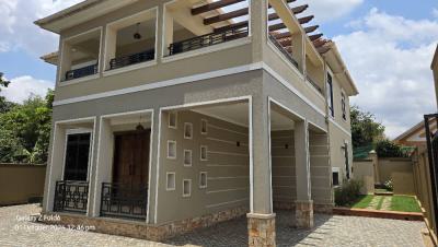 Luxury 4 Bedroom House in Bunga Kawuku, Bunga Kawuku, Kampala, Central Region, Terraced Duplex for Sale