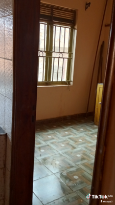 2 Bedroom House with 2 Bathrooms in Good Neighborhood, Salama Road, Makindye, Kampala, Central Region, House for Rent