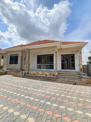 Stunning 4 Bedroom House in Bwebajja Off Entebbe Road, Bwebajja, Wakiso, Central Region, Terraced Bungalow for Sale