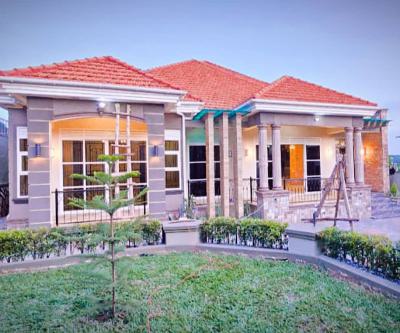 Fully Furnished 4 Bedroom House in Bwebajja, Bwebajja, Arkright Estate, Wakiso, Central Region, Terraced Bungalow for Sale