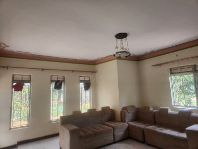 Luxury 3bedroom House , Large Living Room ,dining Library, Kitchen Toi, Gombe, Wakiso, Central Region, House for Sale