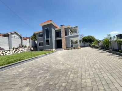 Luxury New 5 Bedroom House in Kira Town, Kira Town, Mamerito Road, Kira Town, Wakiso, Central Region, Terraced Duplex for Sale