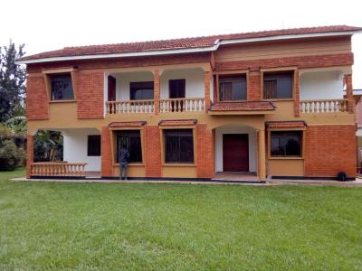 Luxury 4 Bedroom Mansion on Large Compound, Mwedde Road, Soya-bunga, Muyenga, Kampala, Central Region, Townhouse for Rent