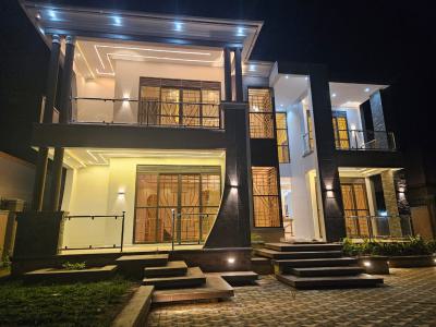 Luxury 5 Bedroom House in Kyanja, Kyanja, Kungu, Kampala, Central Region, Terraced Duplex for Sale