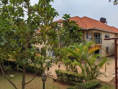 6 Bedroom House in Bwebajja, Entebbe Road, Bwebajja, Entebbe Road, Wakiso, Central Region, Terraced Duplex for Sale