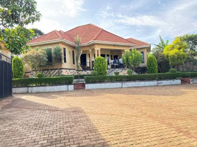Spacious Well-maintained 4 Bedroom House in Kira, Kitukutwe, Kira Town, Wakiso, Central Region, Terraced Bungalow for Sale