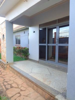 3 Bedrooms Stand Alone, Kyanja Ring Road, Kampala, Central Region, Townhouse for Rent