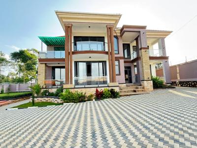 Luxury 6 Bedroom House in Kira, Kiwologoma, Kira Town, Wakiso, Central Region, Terraced Duplex for Sale