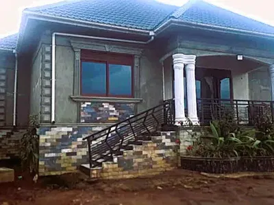 Prime 3- Bedroom Residential House with a 5000 Chicken Poultry House