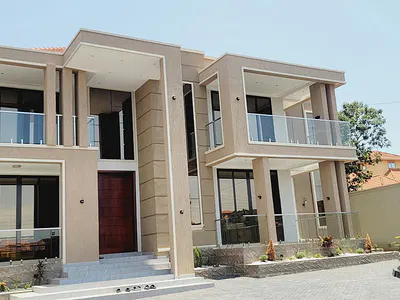 6 Bedroom Detached Bungalow with Boys Quarters — Entebe Road, Kampala, Central Region